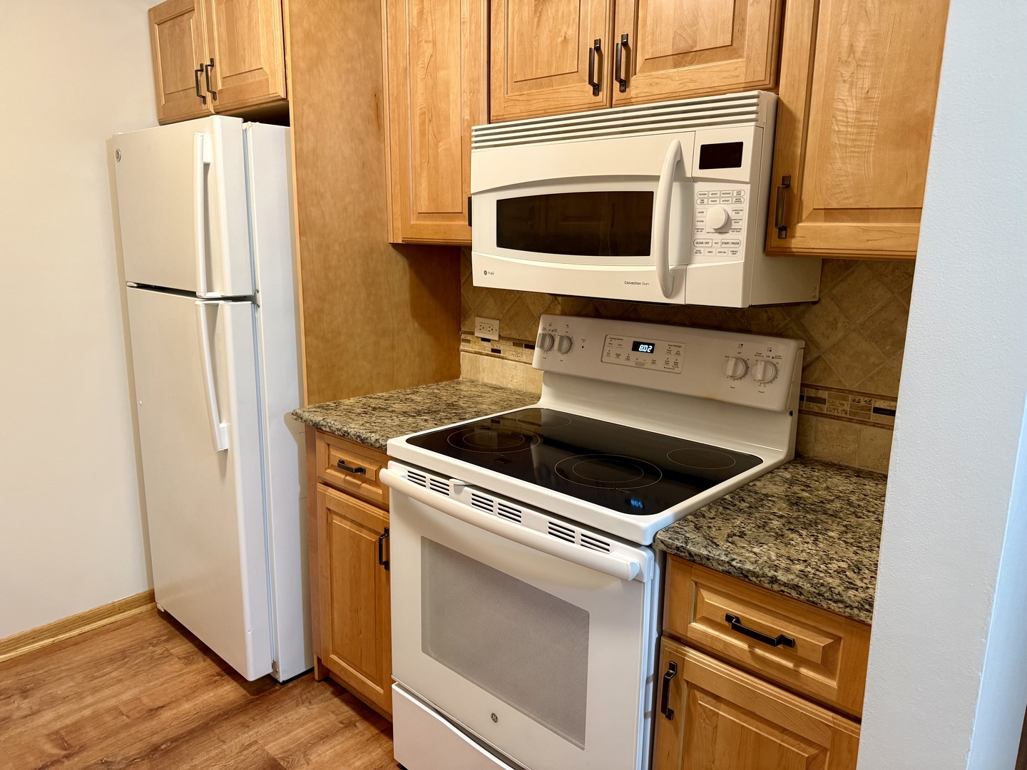 6156 Knoll Way Drive #36-103, Willowbrook, IL 60527