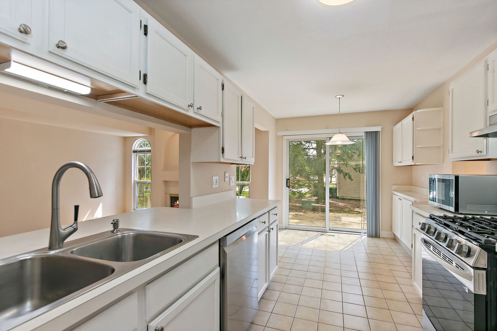 1415 Diamond Drive, Hoffman Estates, IL 60192