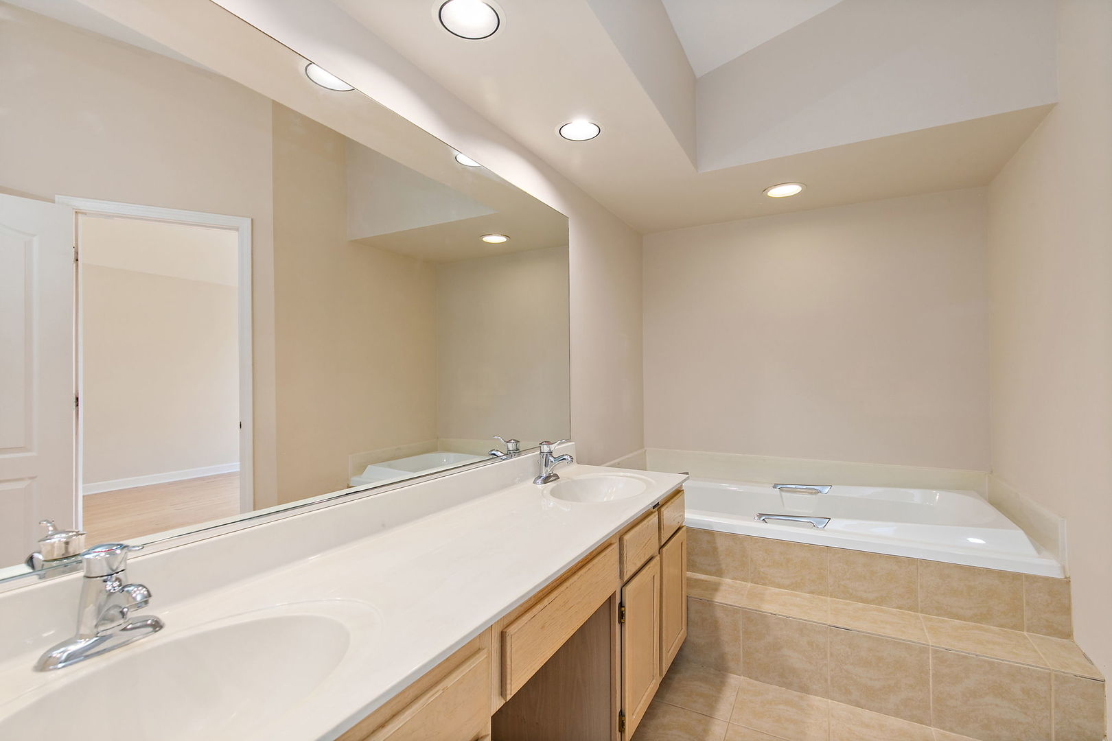 1415 Diamond Drive, Hoffman Estates, IL 60192