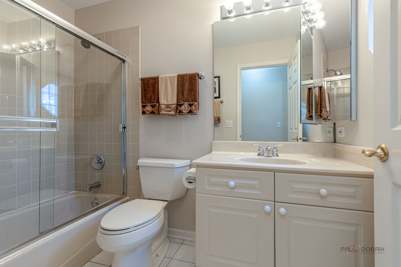 20 Ashford Court, Lincolnshire, IL 60069