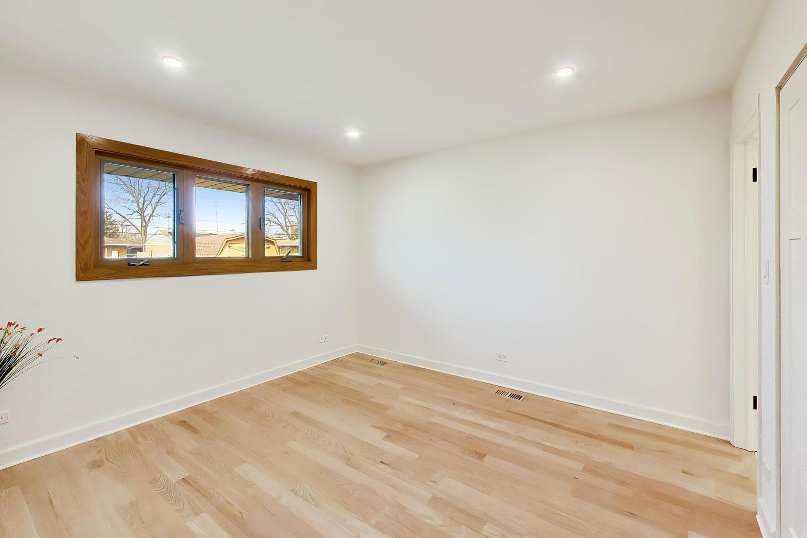 656 Jon Lane, Des Plaines, IL 60016