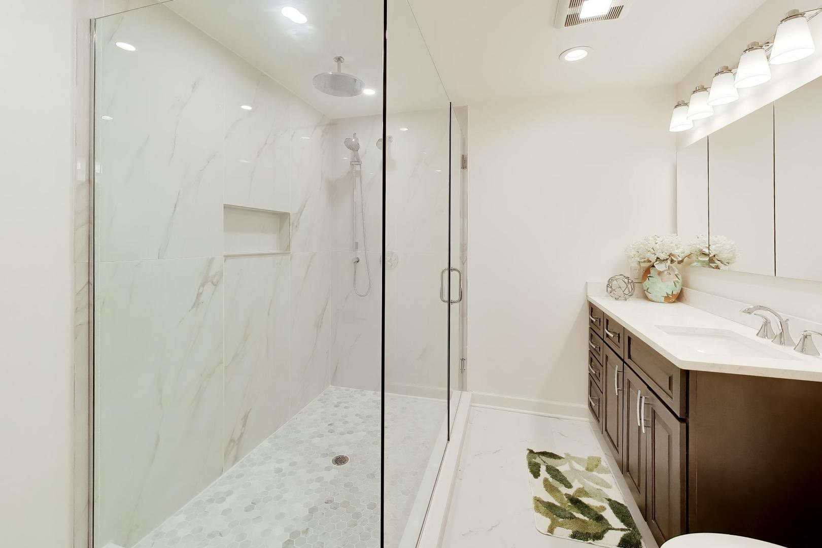 656 Jon Lane, Des Plaines, IL 60016