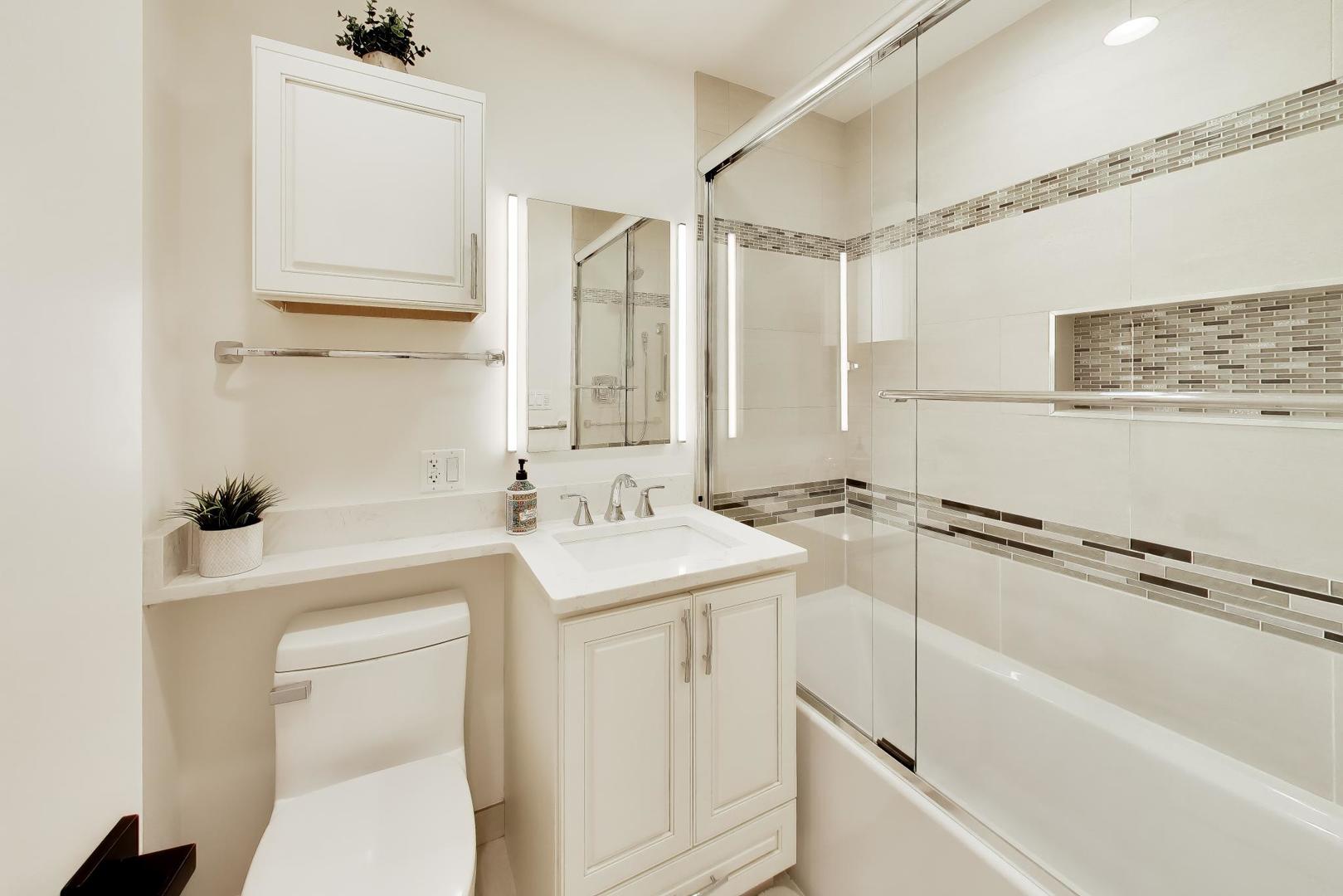 656 Jon Lane, Des Plaines, IL 60016