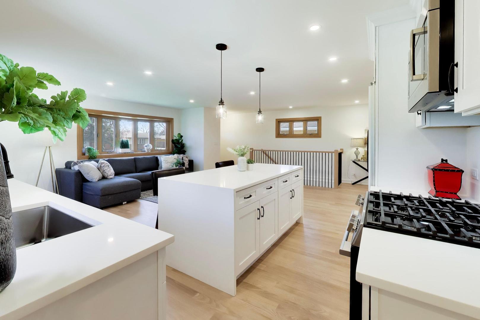 656 Jon Lane, Des Plaines, IL 60016