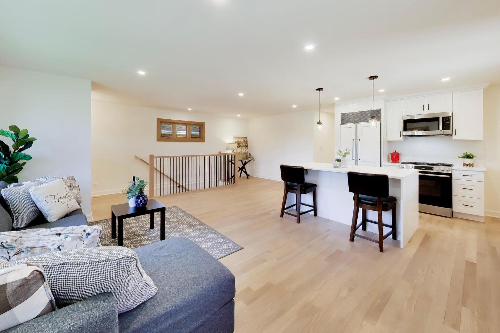 656 Jon Lane, Des Plaines, IL 60016