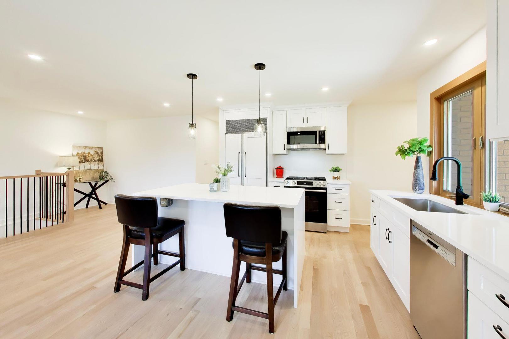 656 Jon Lane, Des Plaines, IL 60016