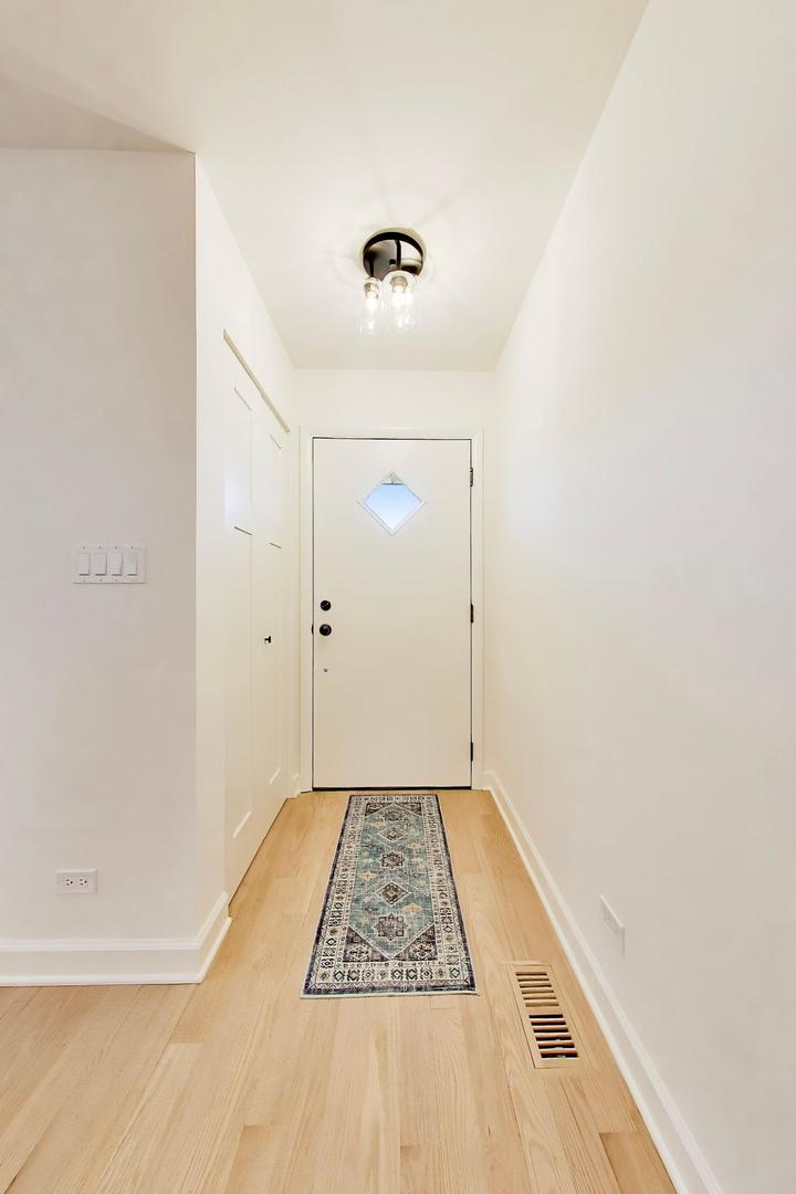 656 Jon Lane, Des Plaines, IL 60016