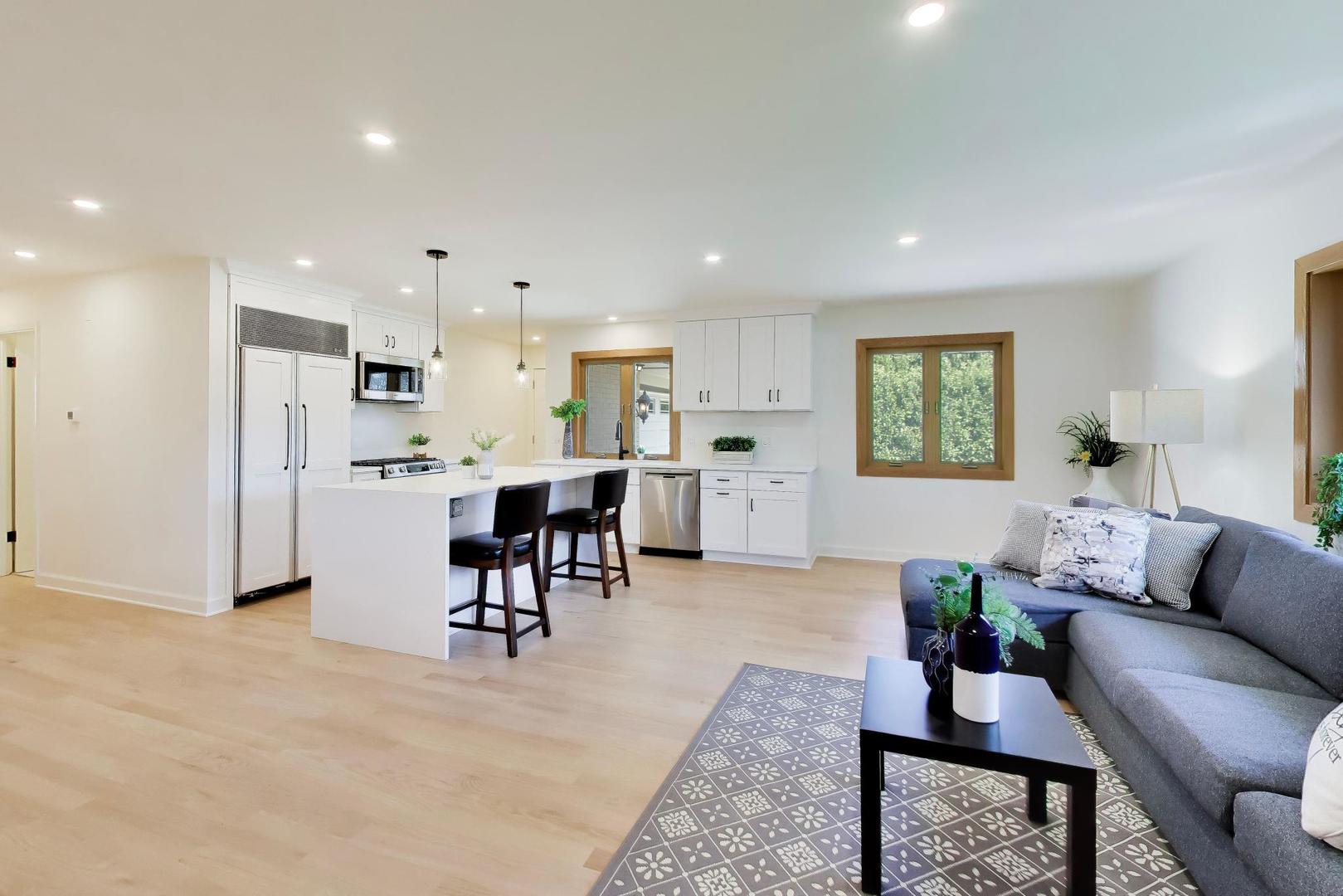 656 Jon Lane, Des Plaines, IL 60016