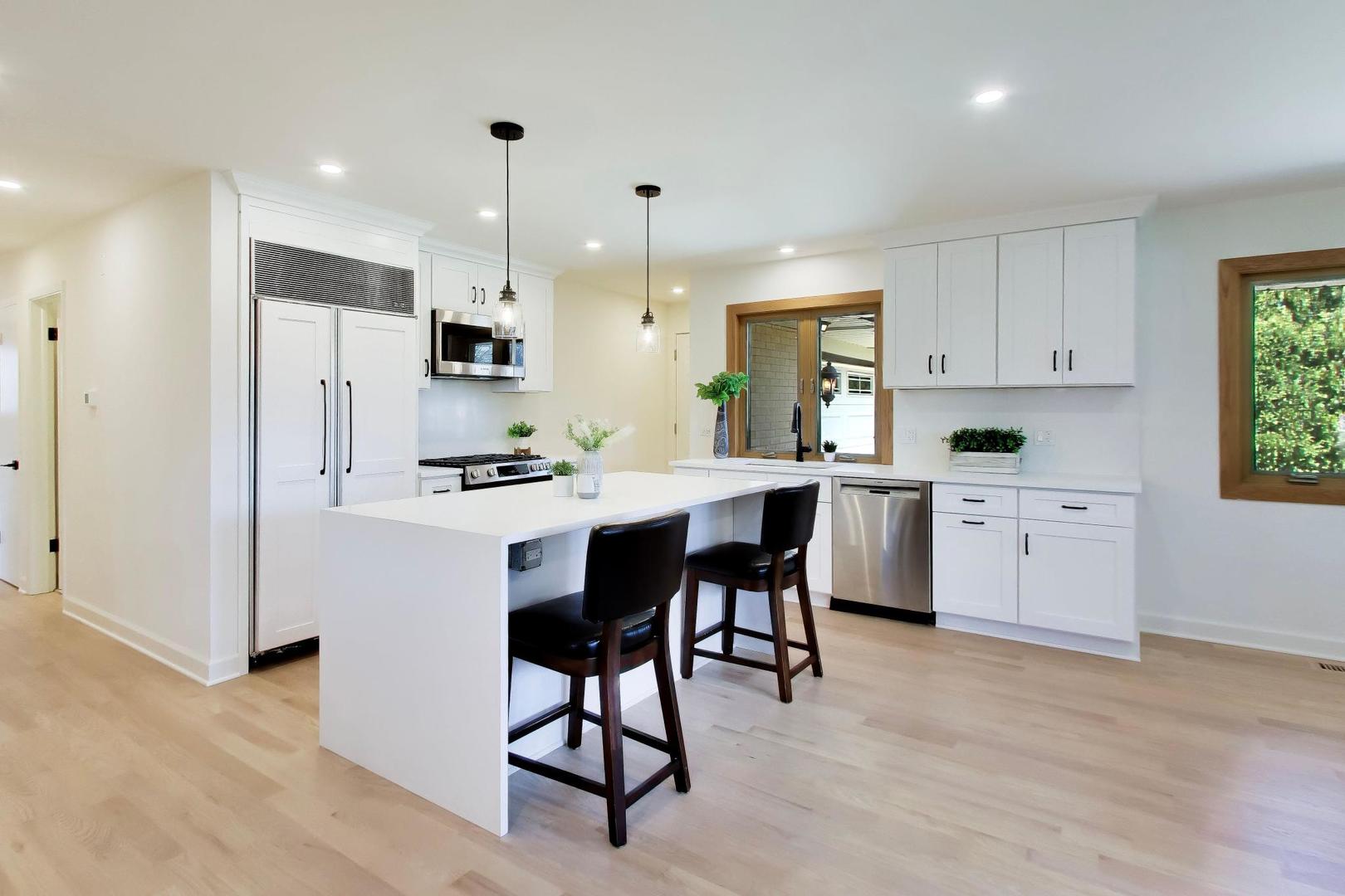 656 Jon Lane, Des Plaines, IL 60016