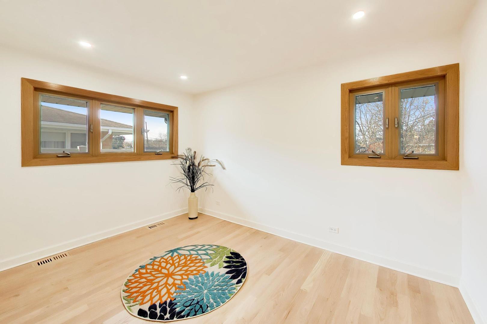 656 Jon Lane, Des Plaines, IL 60016