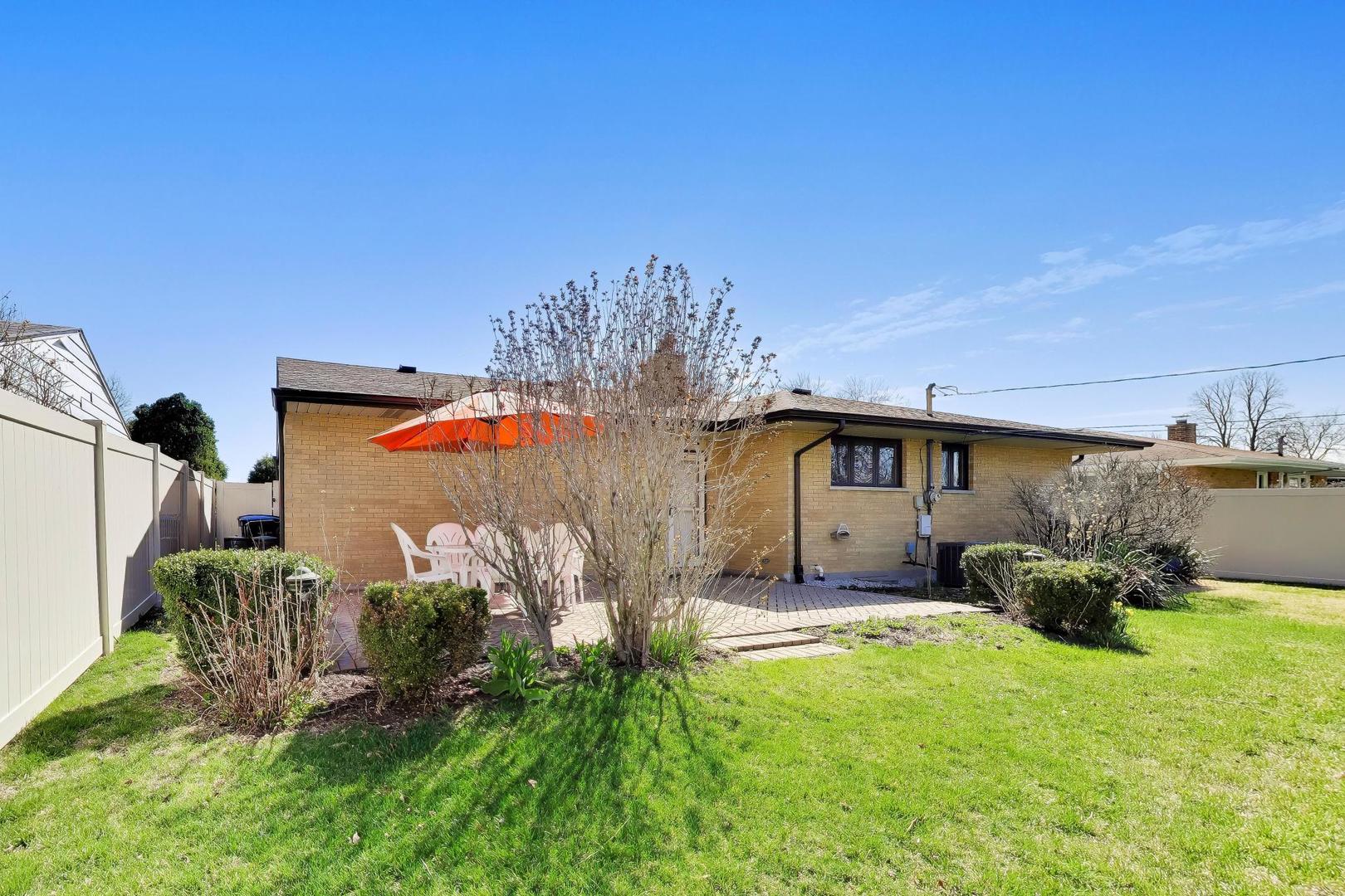 656 Jon Lane, Des Plaines, IL 60016