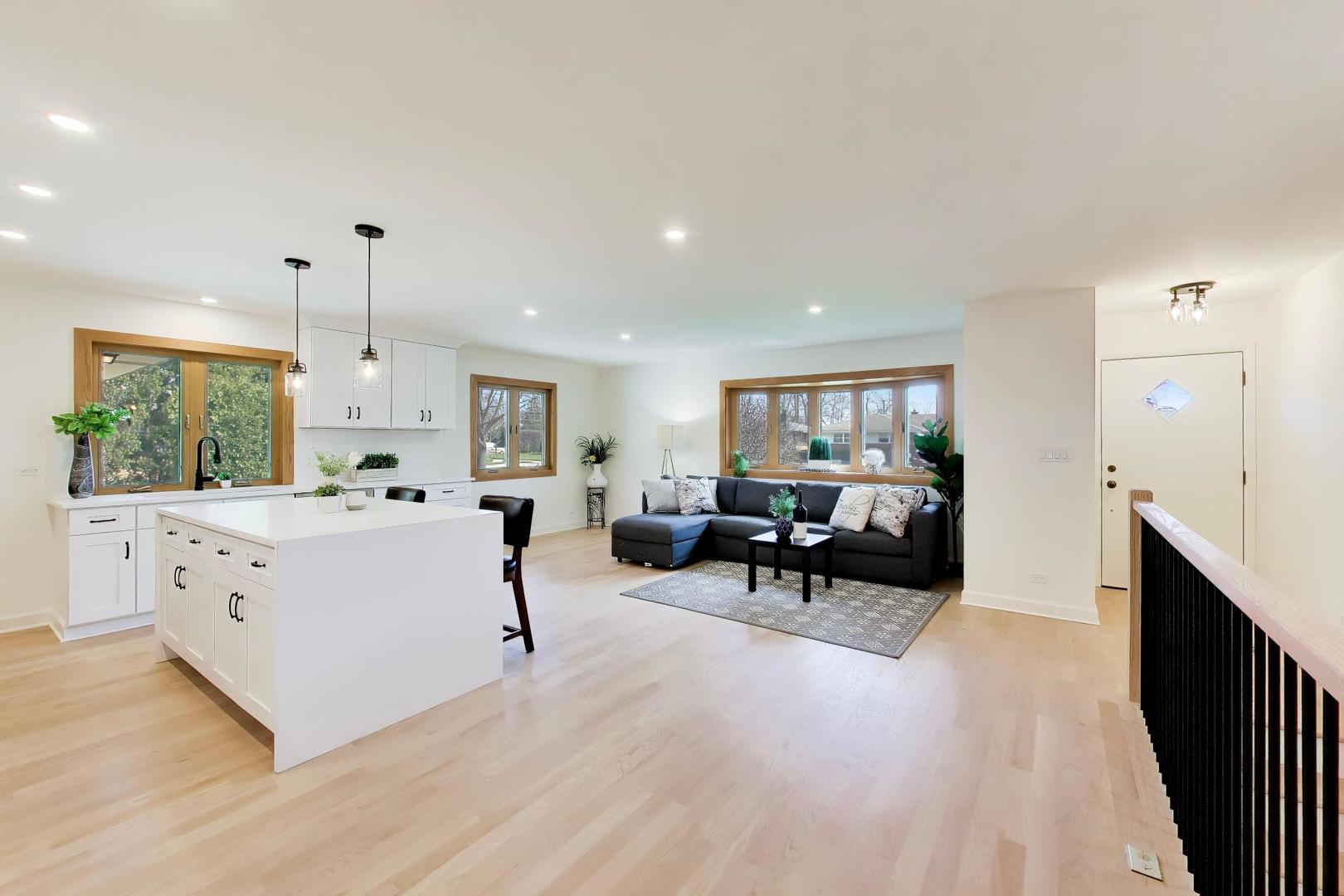 656 Jon Lane, Des Plaines, IL 60016