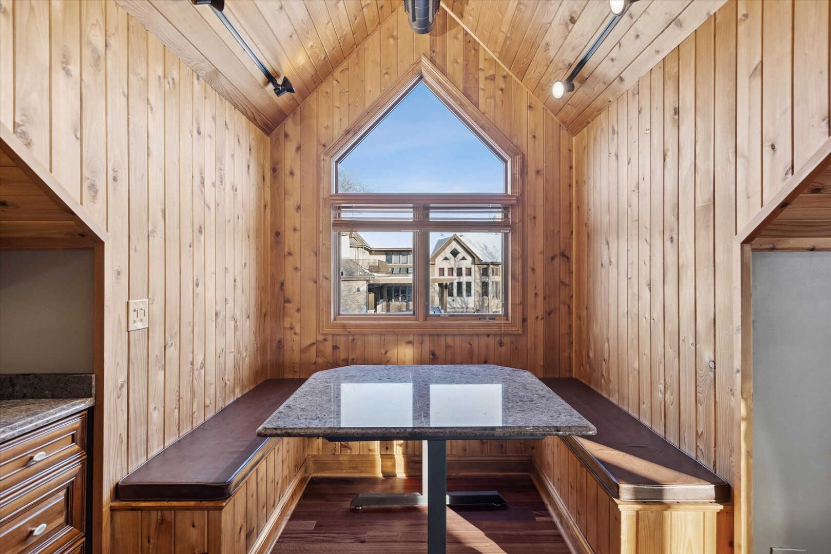 16W125 89th Street, Burr Ridge, IL 60527