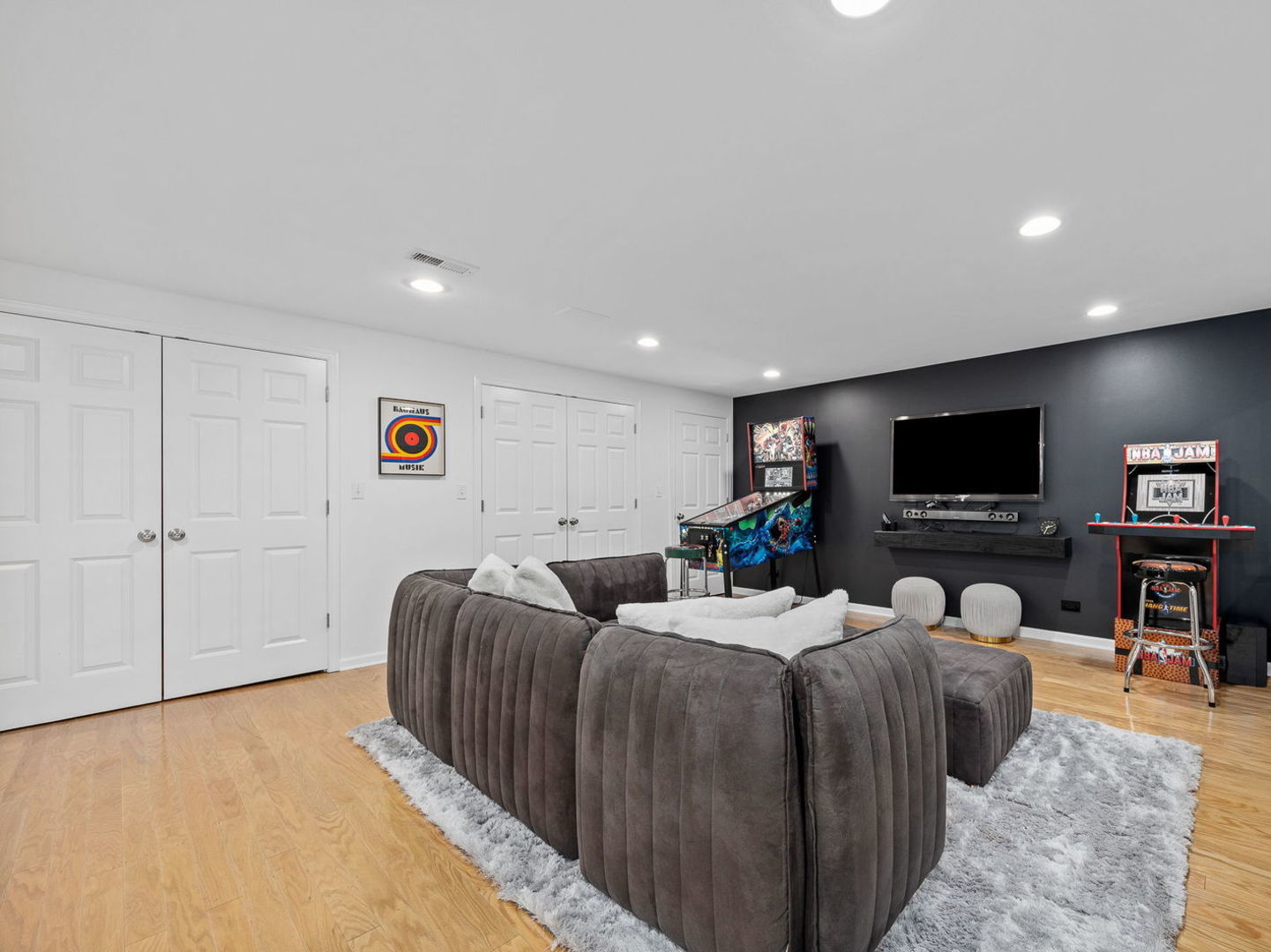 1950 Elmore Avenue, Downers Grove, IL 60515