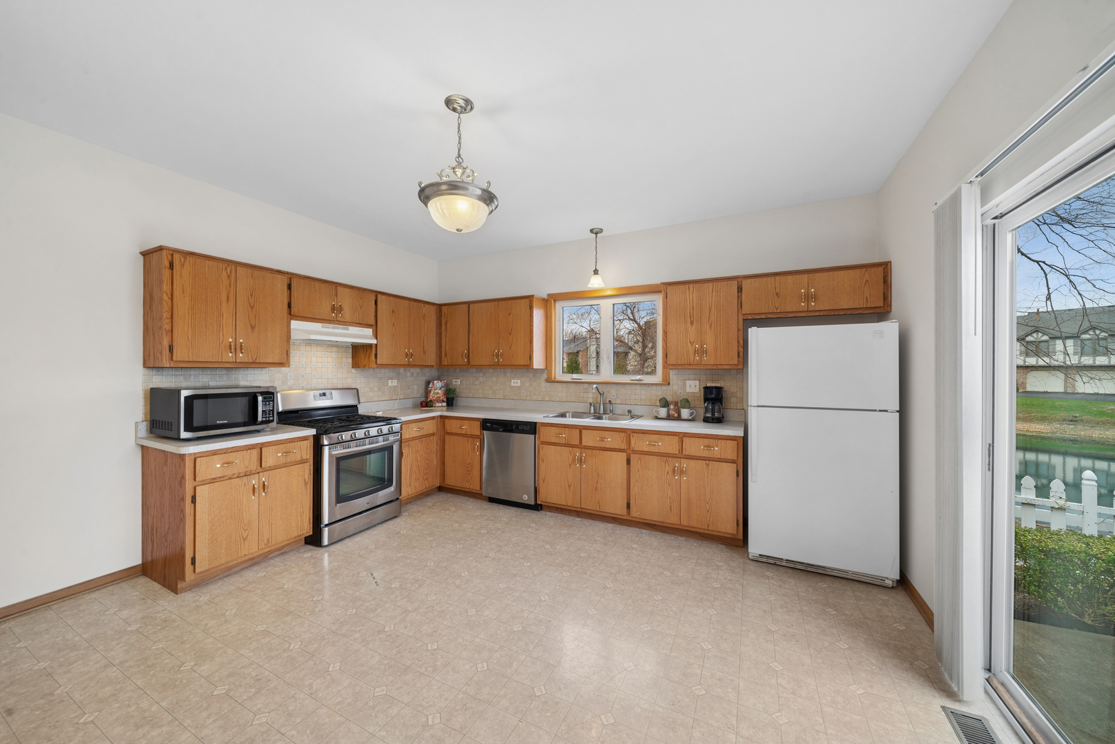 2216 Olde Mill Road, Plainfield, IL 60586