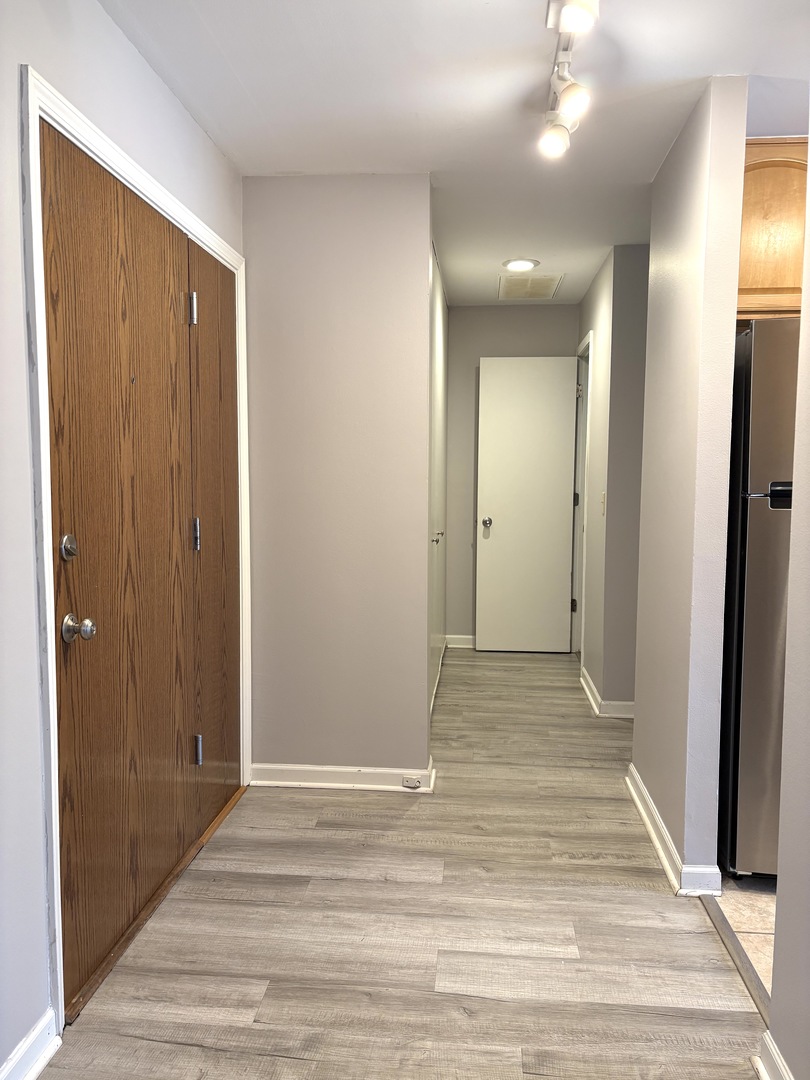 6010 Oakwood Drive #1H, Lisle, IL 60532