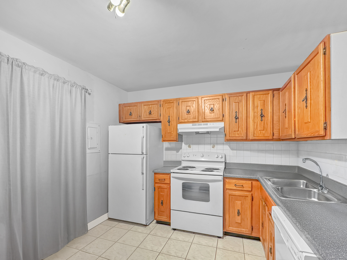 191 N Waters Edge Drive #101, Glendale Heights, IL 60139