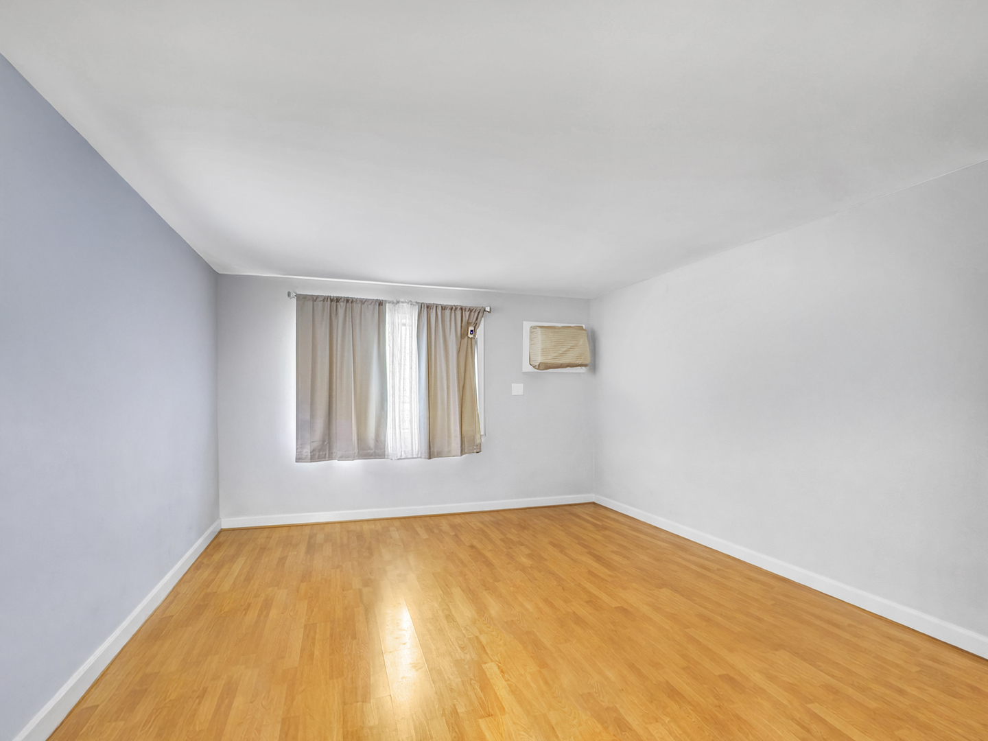 191 N Waters Edge Drive #101, Glendale Heights, IL 60139