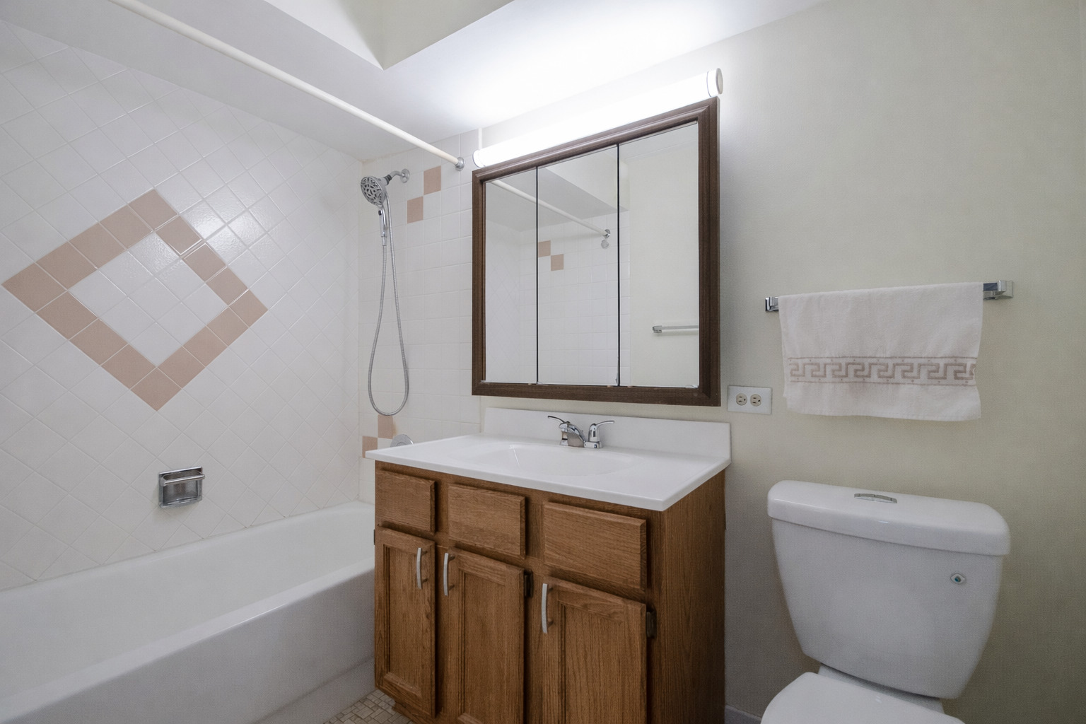 5447 W Lawrence Avenue #203, Chicago, IL 60630