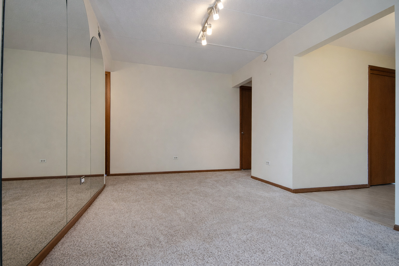 5447 W Lawrence Avenue #203, Chicago, IL 60630