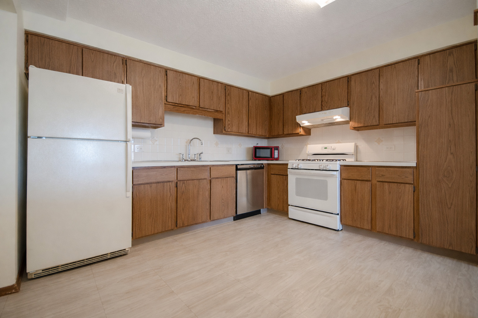 5447 W Lawrence Avenue #203, Chicago, IL 60630