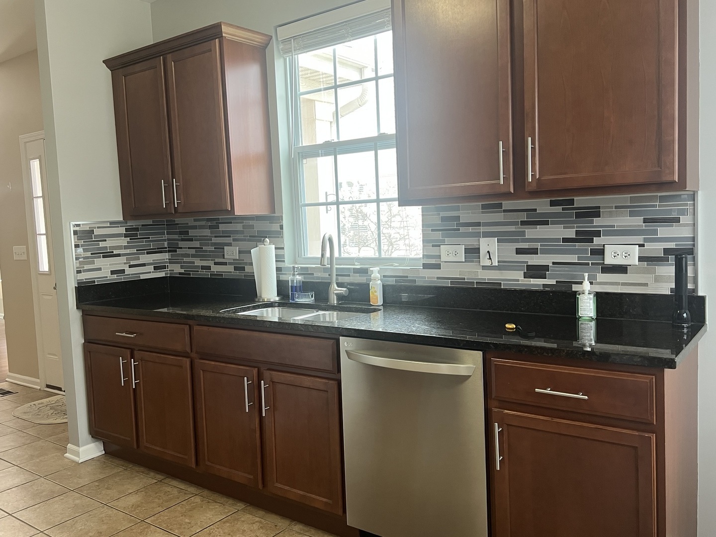 8225 Tremont Lane, Joliet, IL 60431