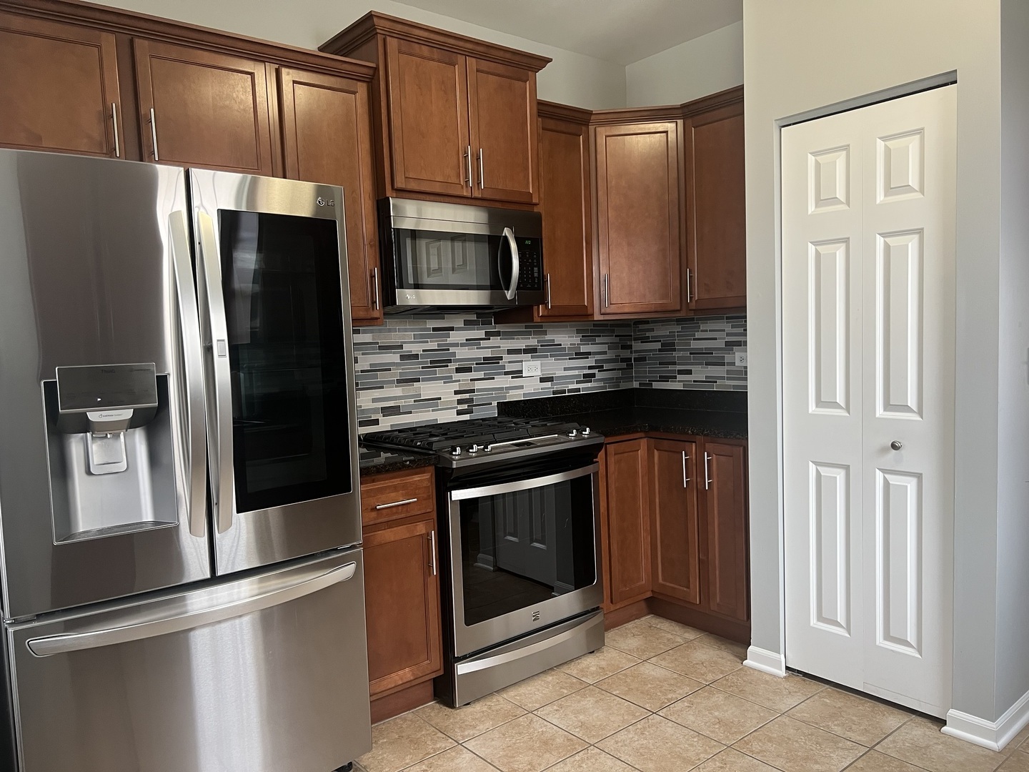 8225 Tremont Lane, Joliet, IL 60431