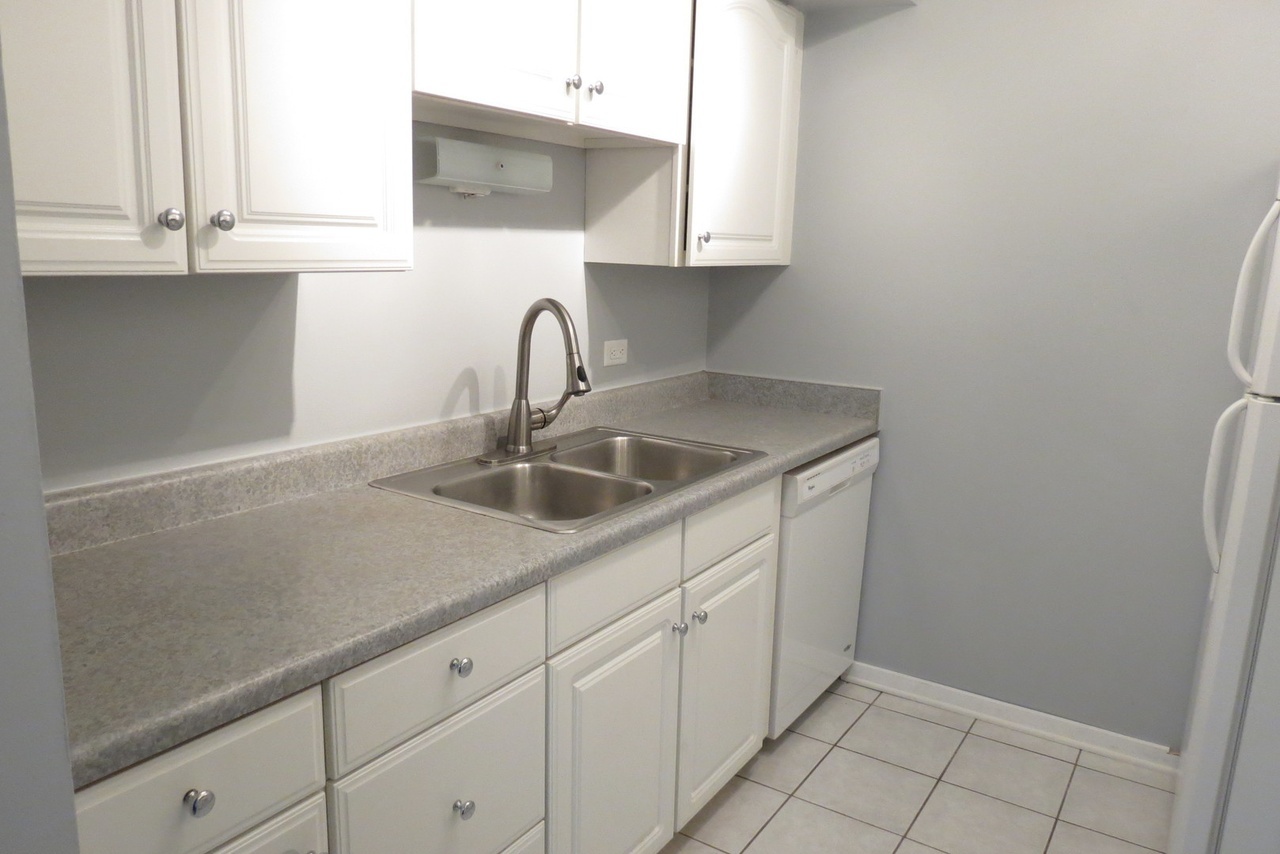 6182 Pinewood Court #107, Willowbrook, IL 60527