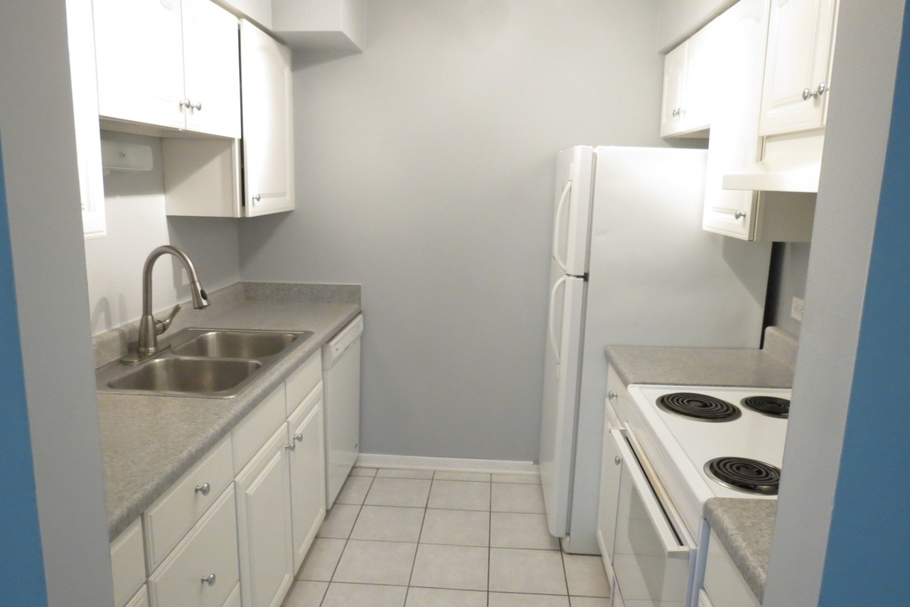 6182 Pinewood Court #107, Willowbrook, IL 60527