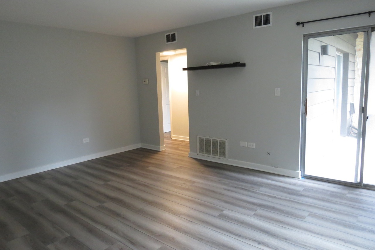 6182 Pinewood Court #107, Willowbrook, IL 60527