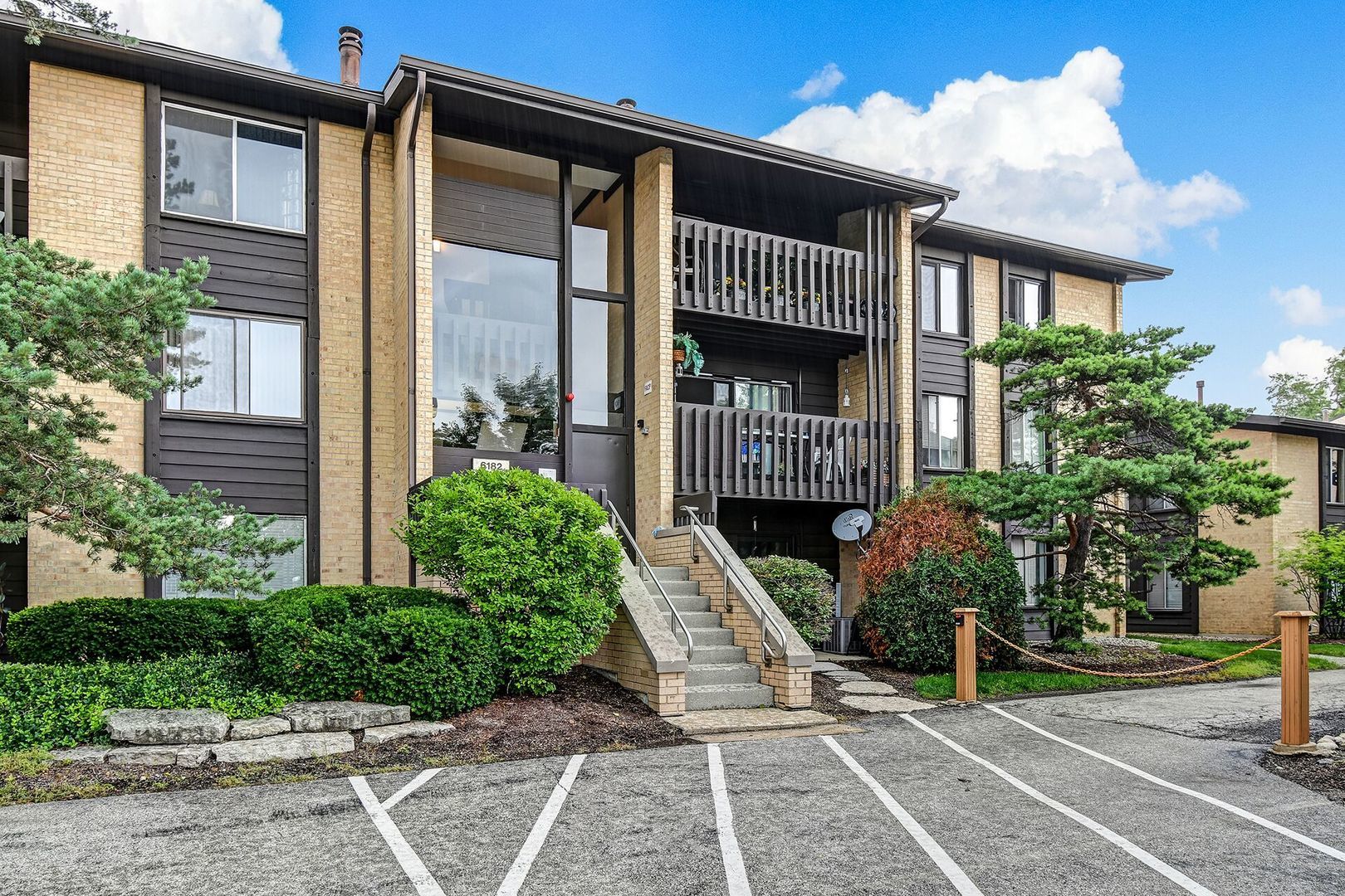 6182 Pinewood Court #107, Willowbrook, IL 60527