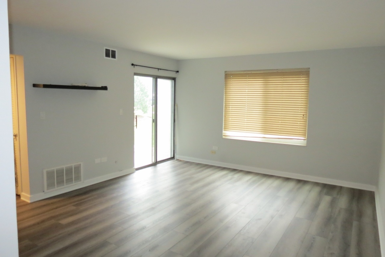 6182 Pinewood Court #107, Willowbrook, IL 60527