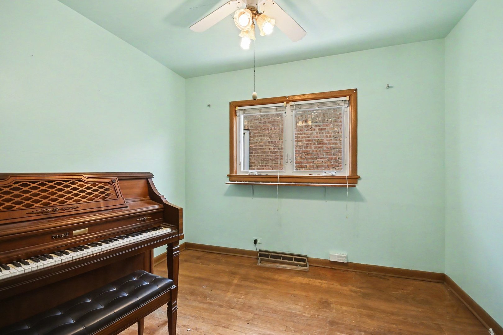 6634 W 64th Street, Chicago, IL 60638