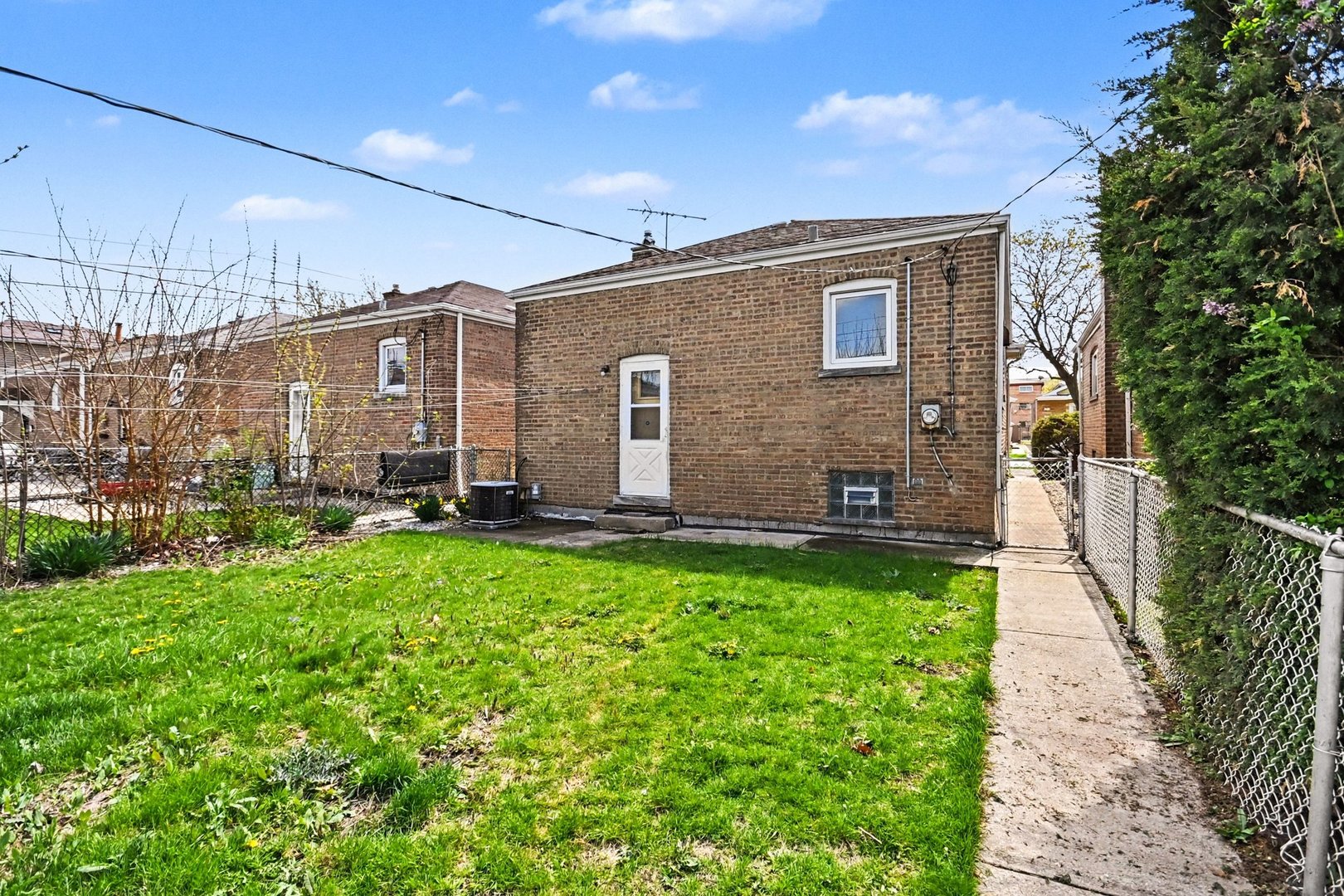 6634 W 64th Street, Chicago, IL 60638