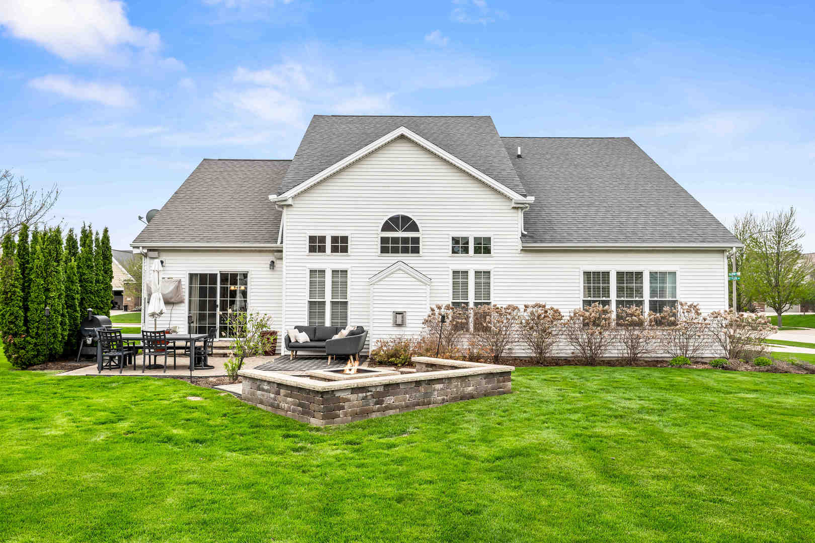 2213 Tyler Trail, Bloomington, IL 61704