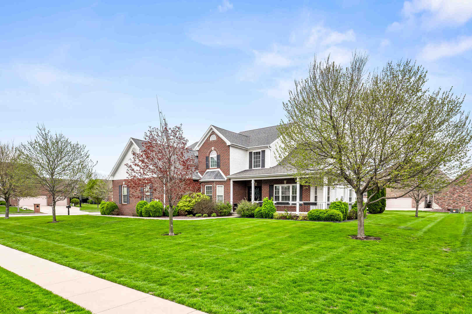 2213 Tyler Trail, Bloomington, IL 61704