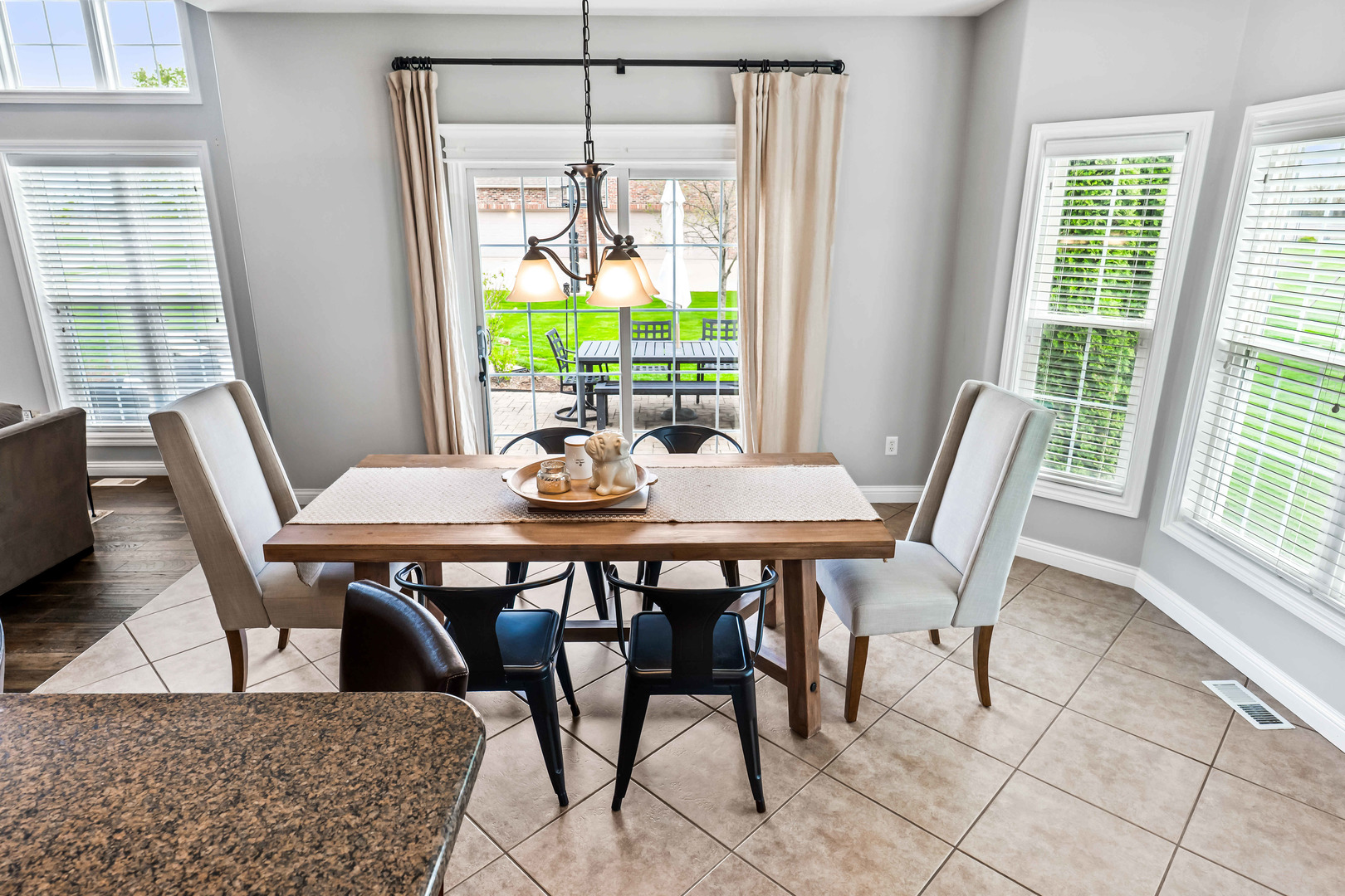 2213 Tyler Trail, Bloomington, IL 61704