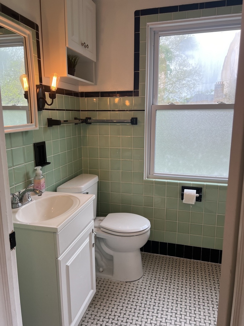 4716 Wolf Road, Western Springs, IL 60558