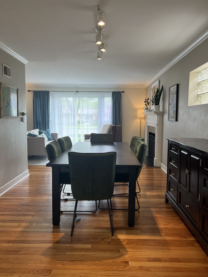 4716 Wolf Road, Western Springs, IL 60558