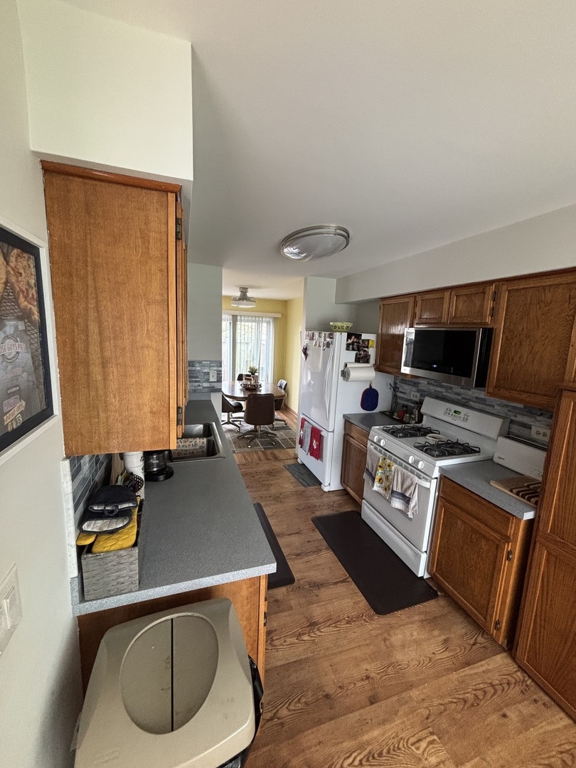 2179 N Queensburg Lane, Palatine, IL 60074