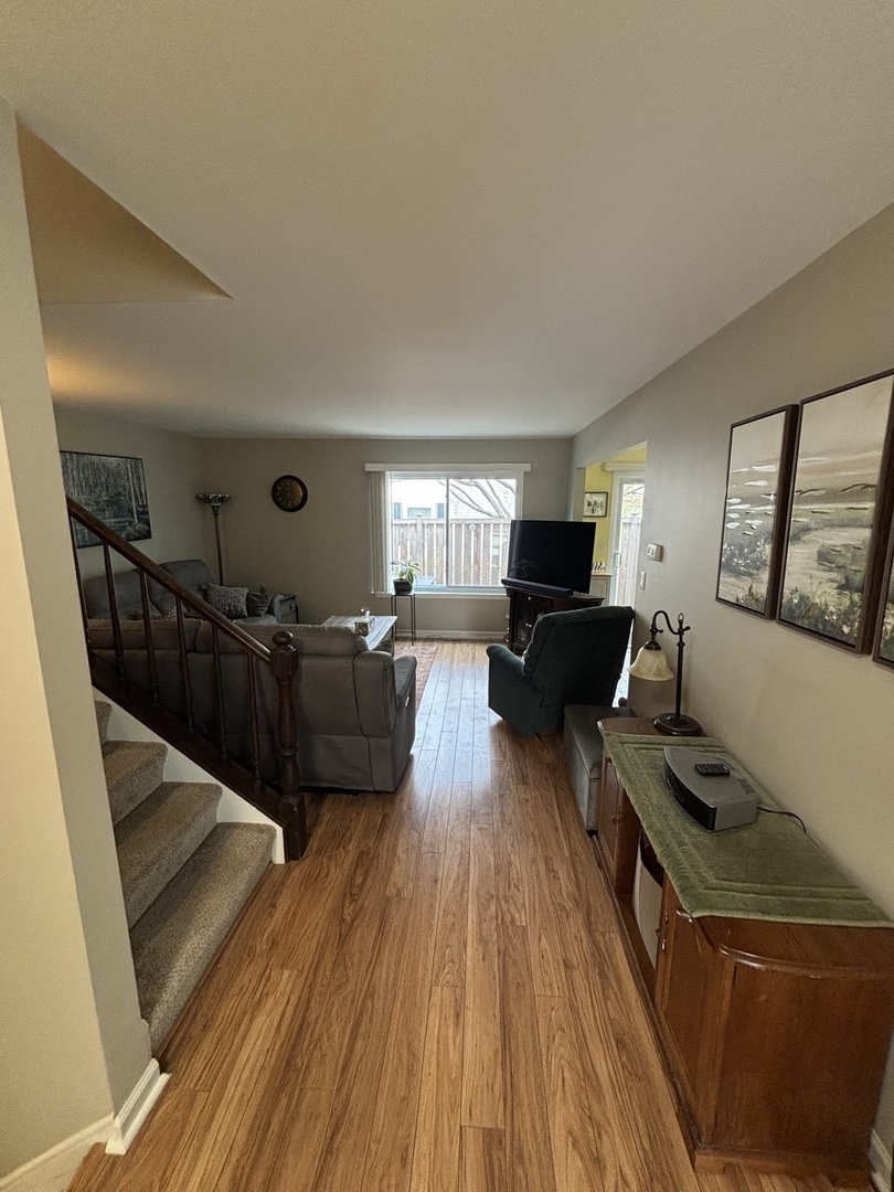 2179 N Queensburg Lane, Palatine, IL 60074