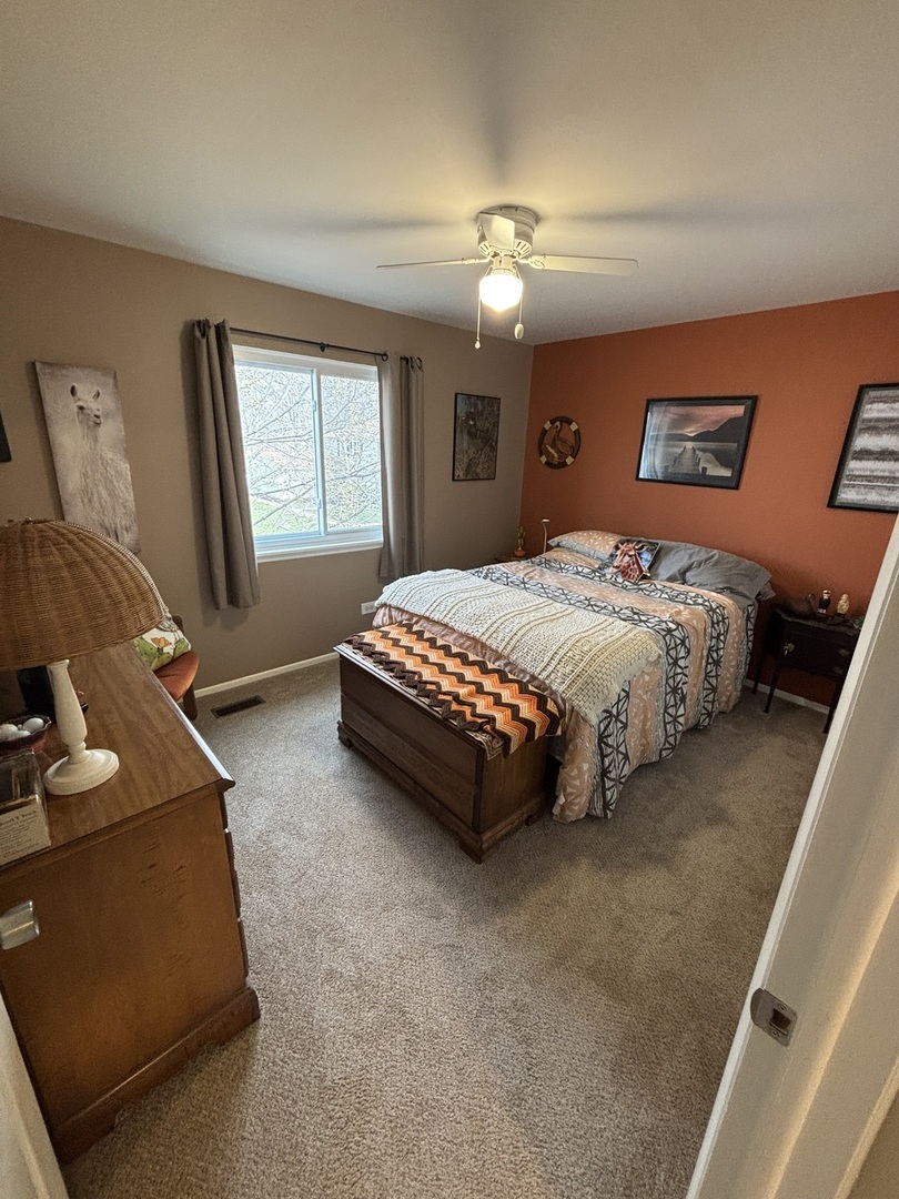 2179 N Queensburg Lane, Palatine, IL 60074