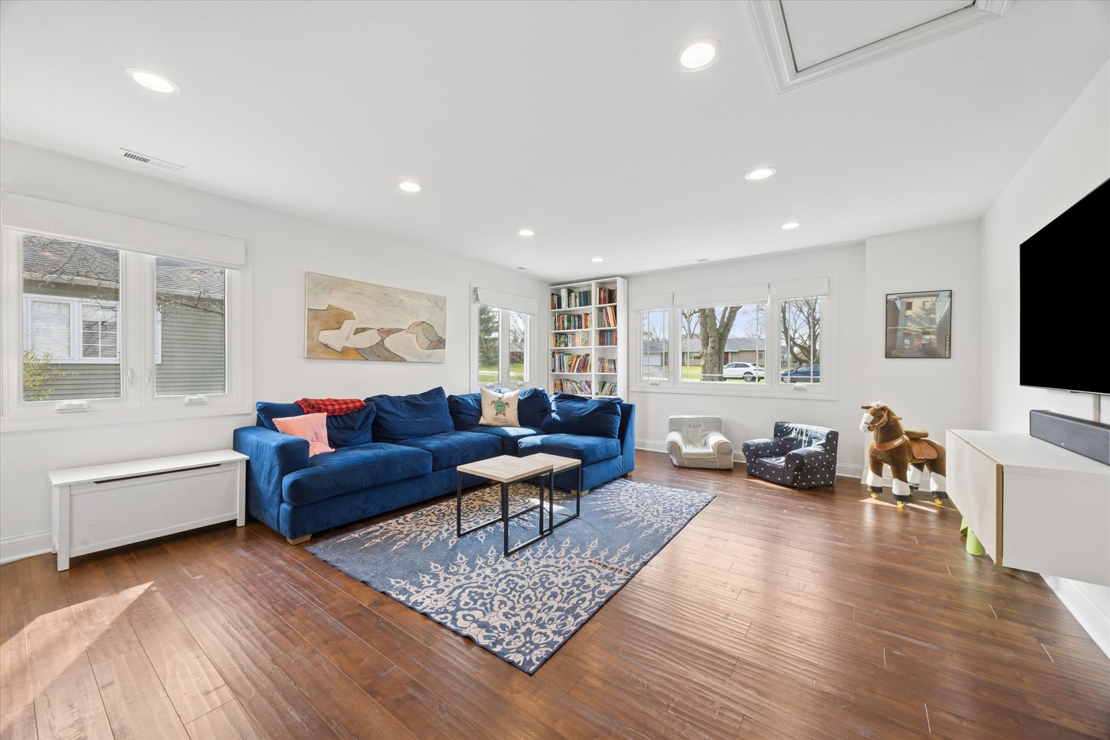 2000 W 55th Place, La Grange Highlands, IL 60525