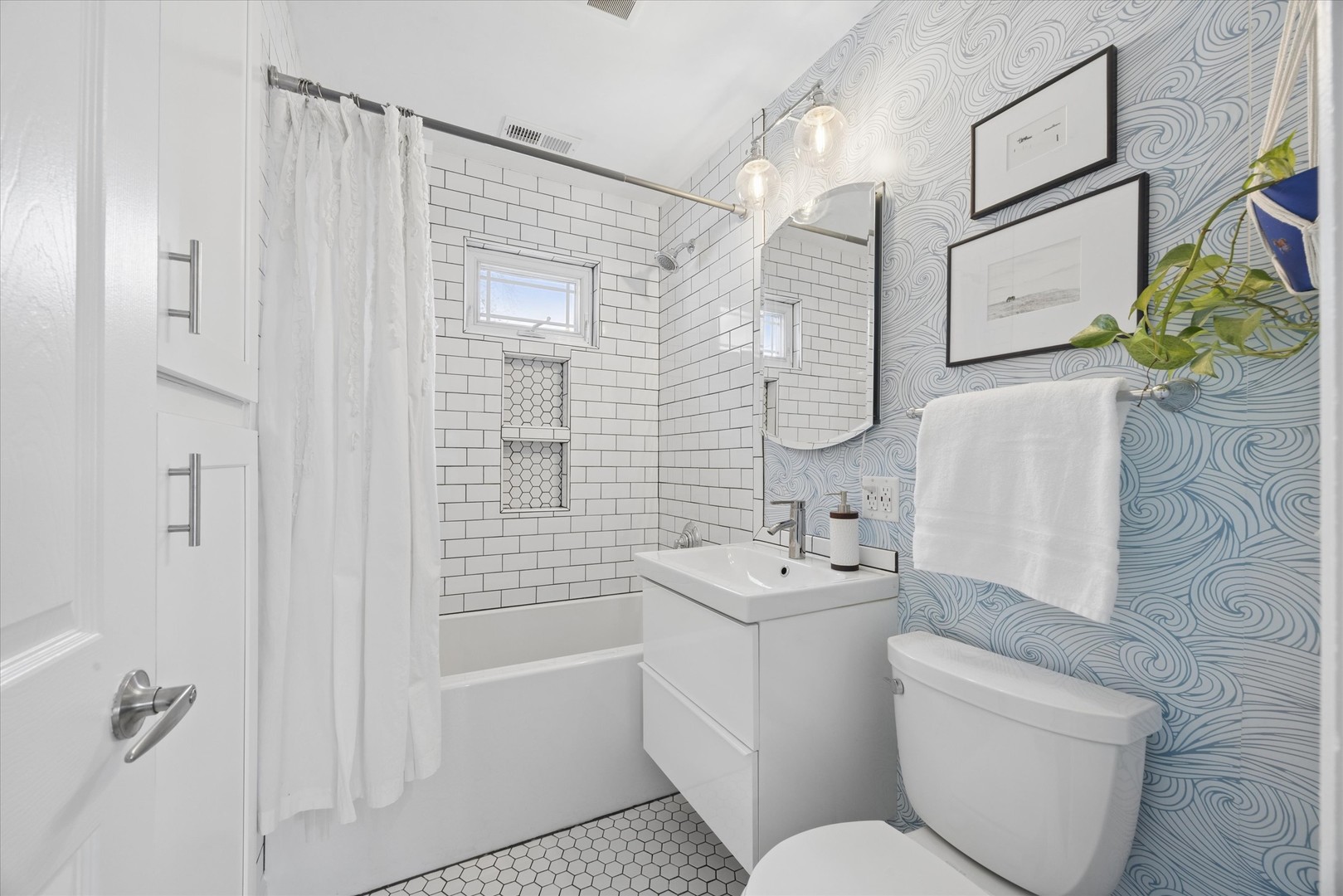 2000 W 55th Place, La Grange Highlands, IL 60525