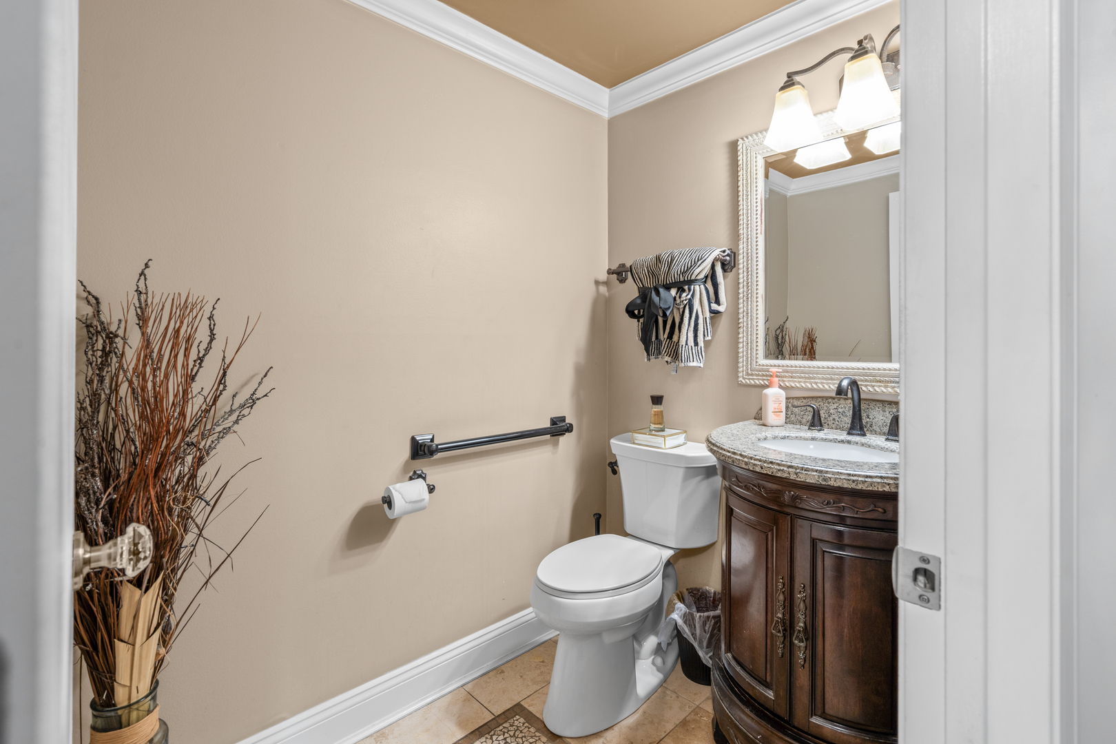 340 Stonehurst Lane, Roselle, IL 60172