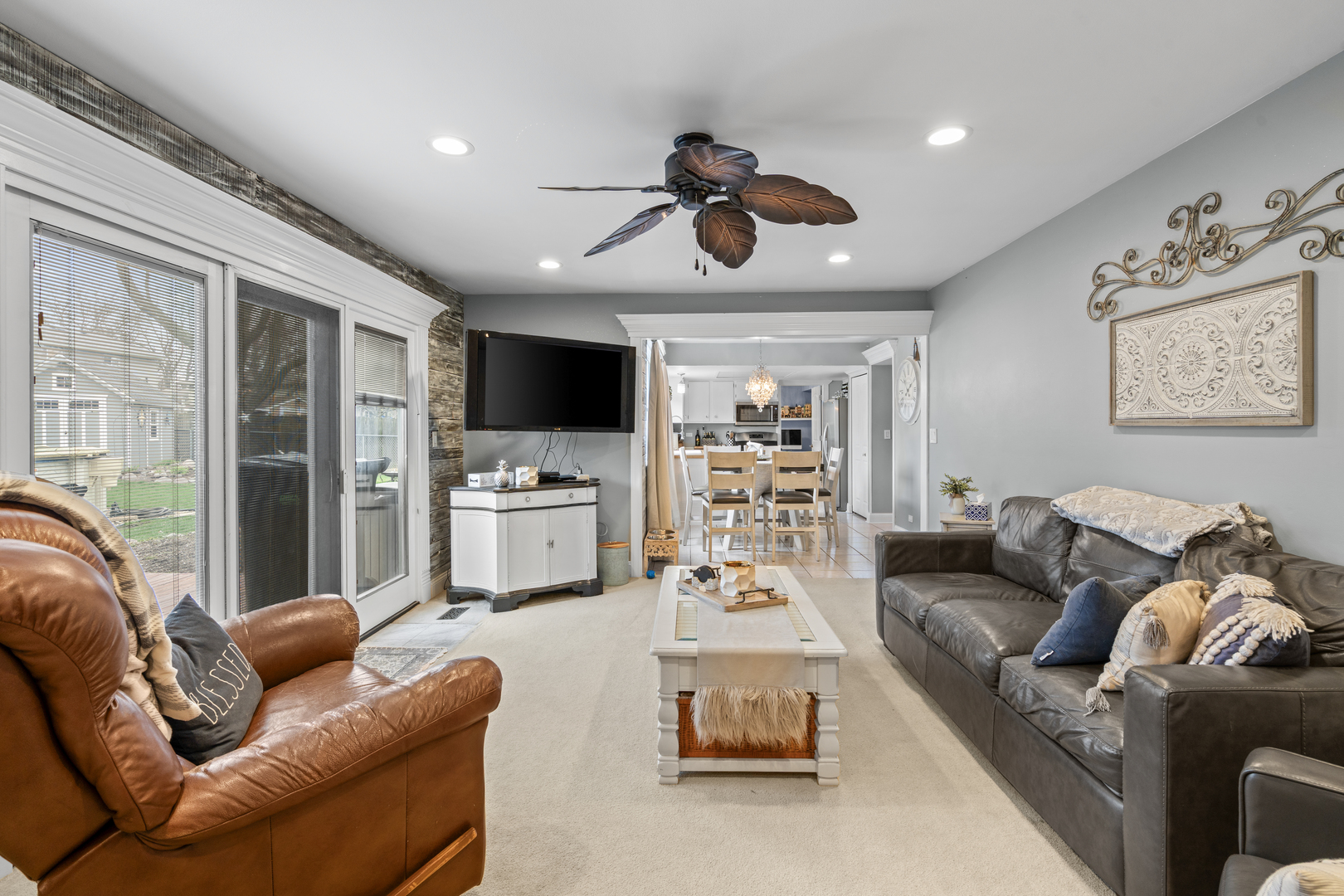 340 Stonehurst Lane, Roselle, IL 60172