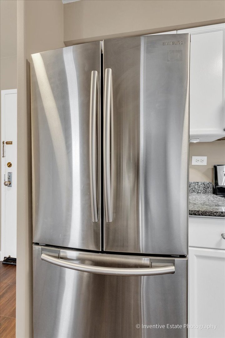 201 S Maple Avenue #111, Oak Park, IL 60302