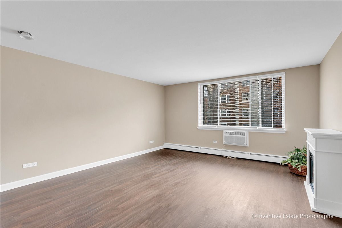 201 S Maple Avenue #111, Oak Park, IL 60302