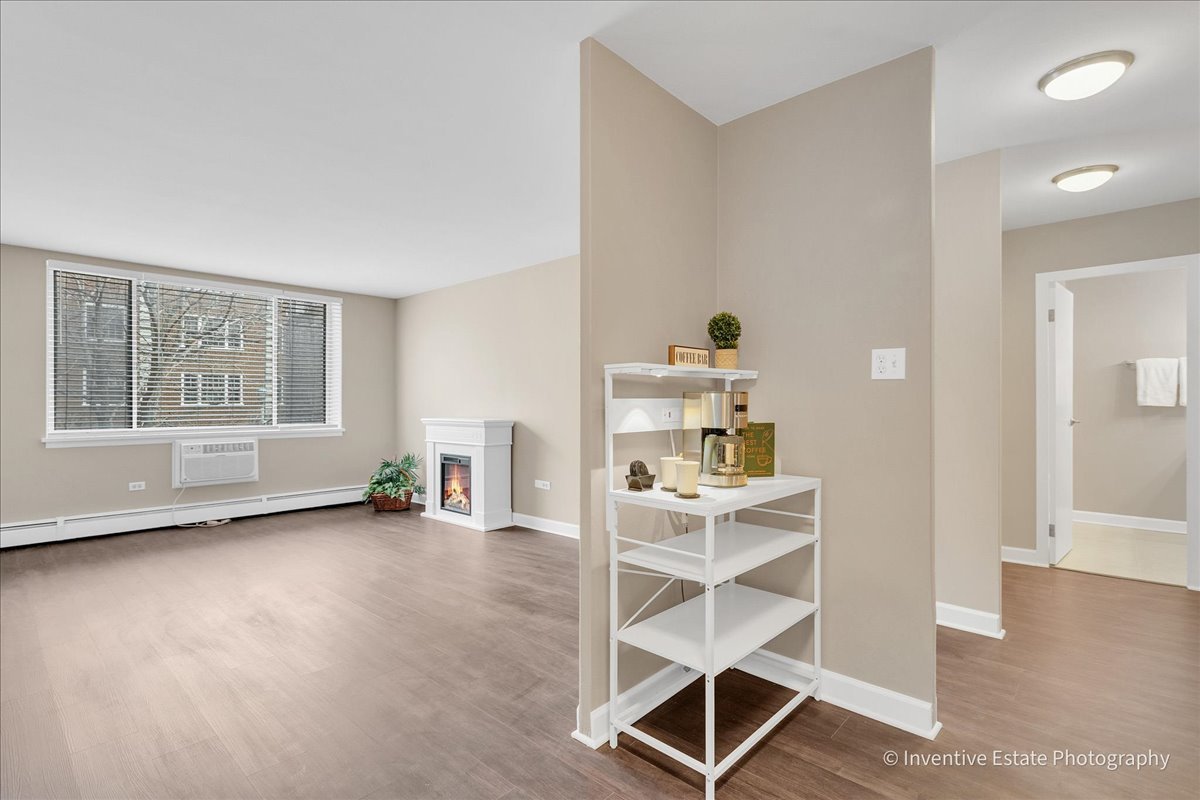 201 S Maple Avenue #111, Oak Park, IL 60302