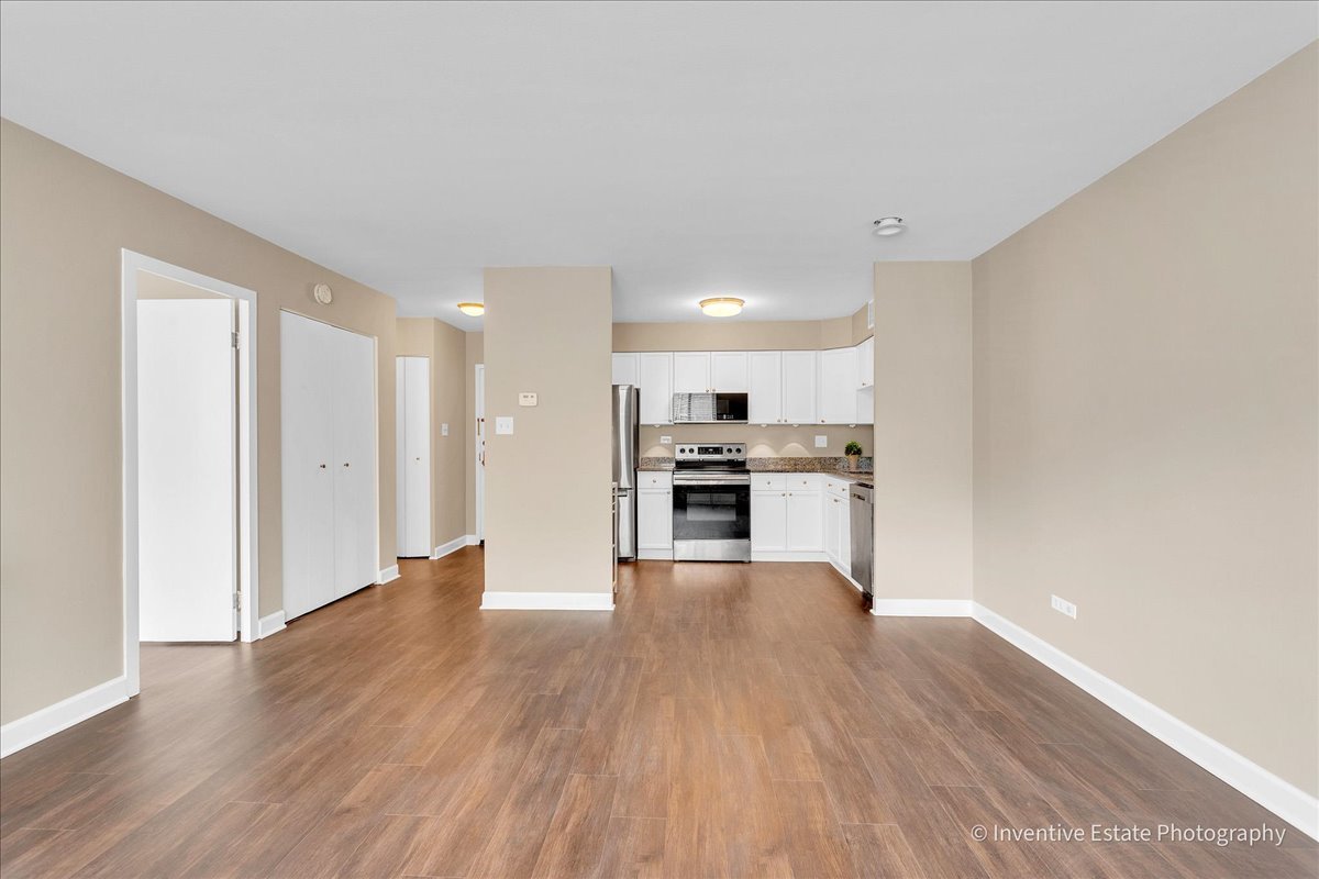 201 S Maple Avenue #111, Oak Park, IL 60302